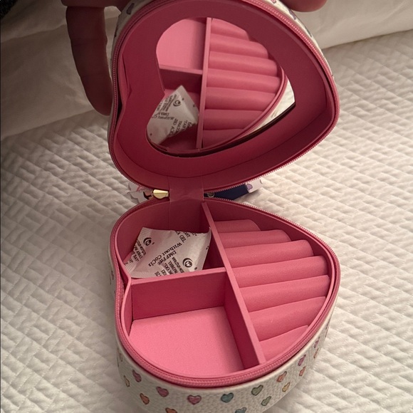 Roller Rabbit Heart Pattern Jewelery Case - Picture 7 of 7